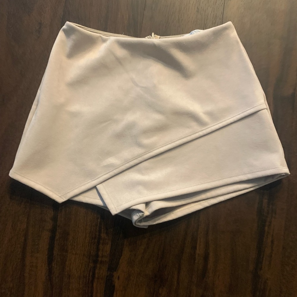 NUDE SKORT - soft suede like fabric - SIZE MEDIUM